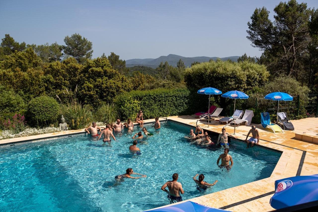 Les Arbousiers Village Hotel Provencal La Roquebrussanne Exterior photo